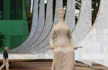  Defesa de Bolsonaro volta a pedir prisão domiciliar 